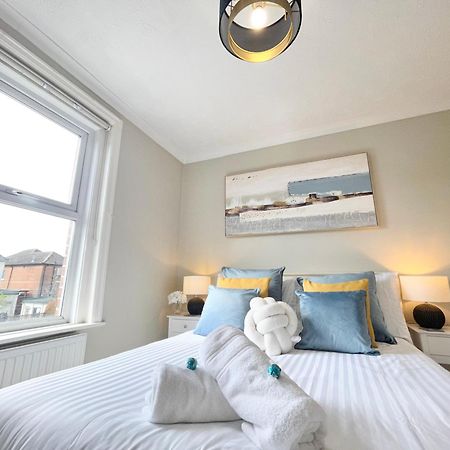 The Capstone Retreat - Beautiful Detached Family Home By Coastline Retreats, Arcade Machine, Parking, Bbq บอร์นมัธ ภายนอก รูปภาพ