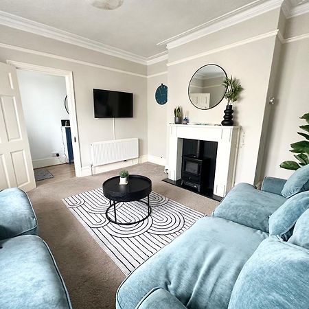 The Capstone Retreat - Beautiful Detached Family Home By Coastline Retreats, Arcade Machine, Parking, Bbq บอร์นมัธ ภายนอก รูปภาพ