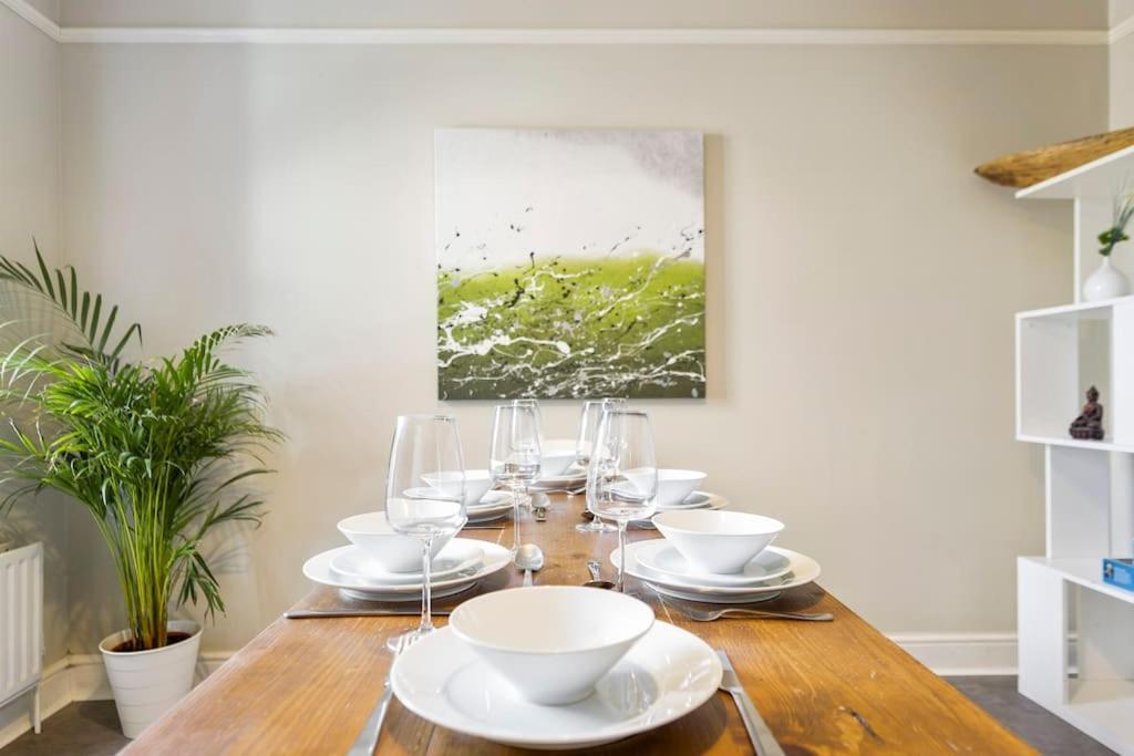 The Capstone Retreat - Beautiful Detached Family Home By Coastline Retreats, Arcade Machine, Parking, Bbq บอร์นมัธ ภายนอก รูปภาพ