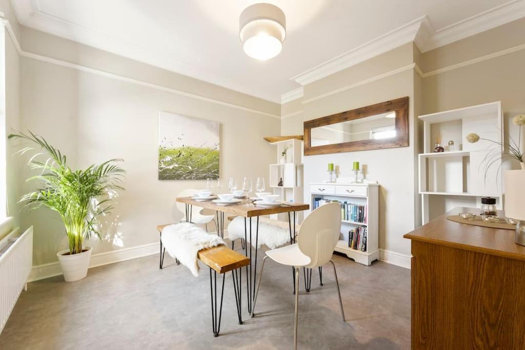 The Capstone Retreat - Beautiful Detached Family Home By Coastline Retreats, Arcade Machine, Parking, Bbq บอร์นมัธ ภายนอก รูปภาพ