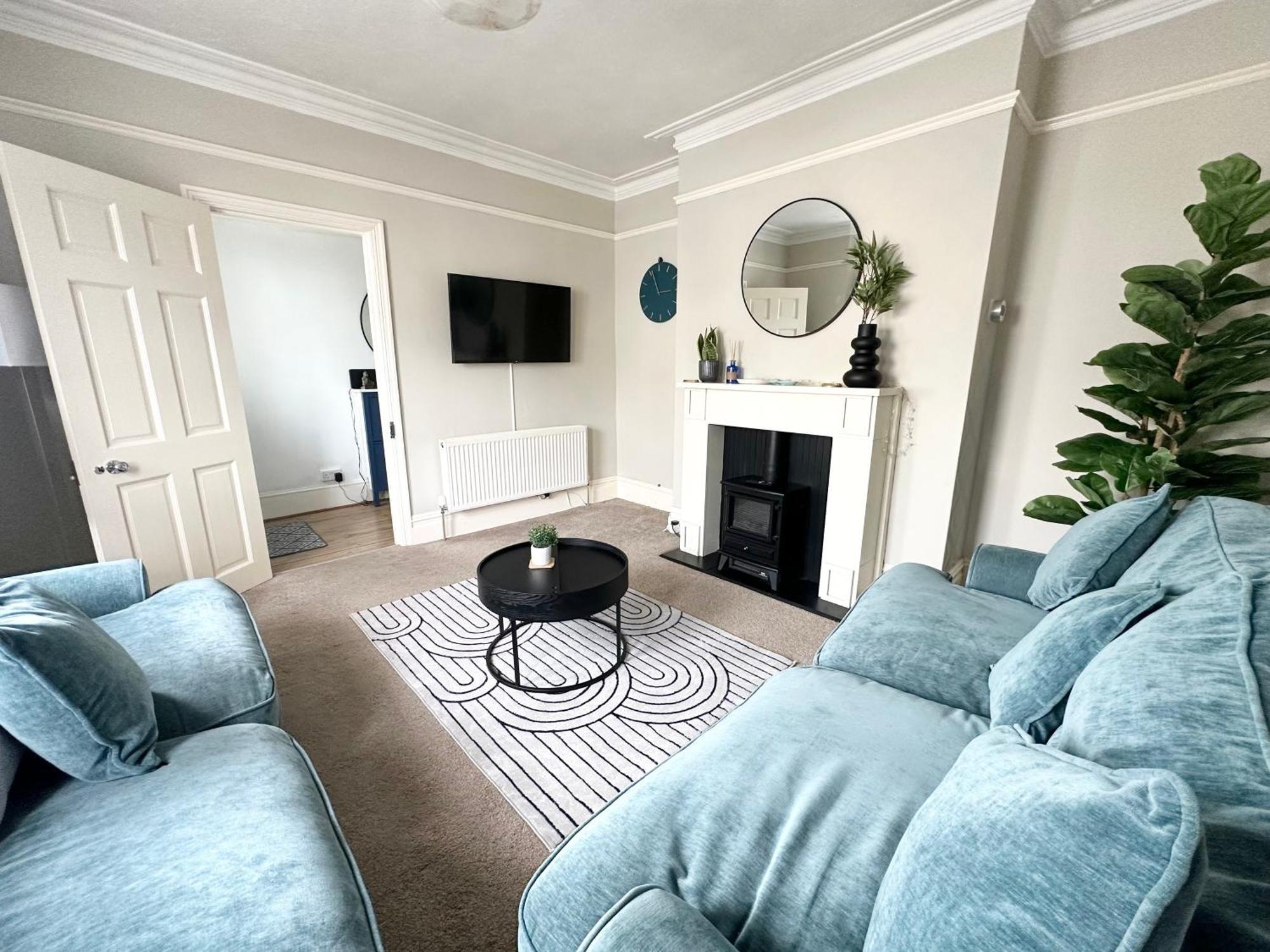 The Capstone Retreat - Beautiful Detached Family Home By Coastline Retreats, Arcade Machine, Parking, Bbq บอร์นมัธ ภายนอก รูปภาพ